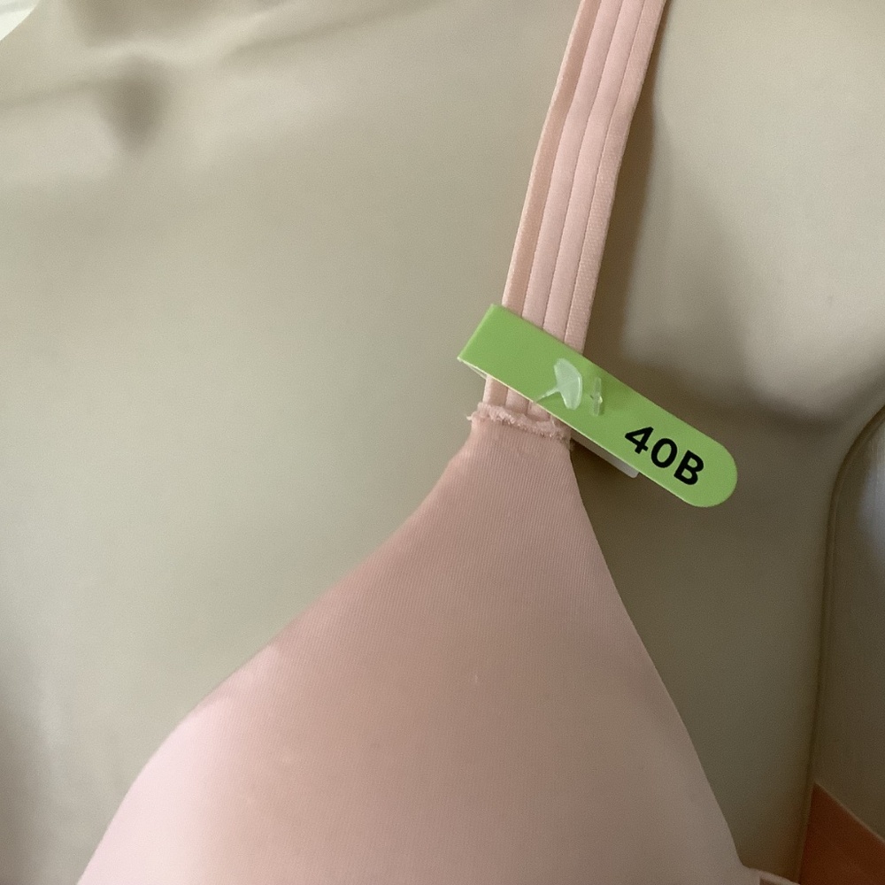 New Bali Smoothing Bra 40B Pink Concealing Petals - Picture 4 of 13